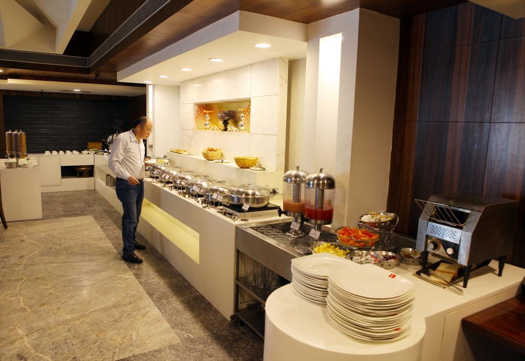 Lords Plaza Surat Hotel Exterior photo