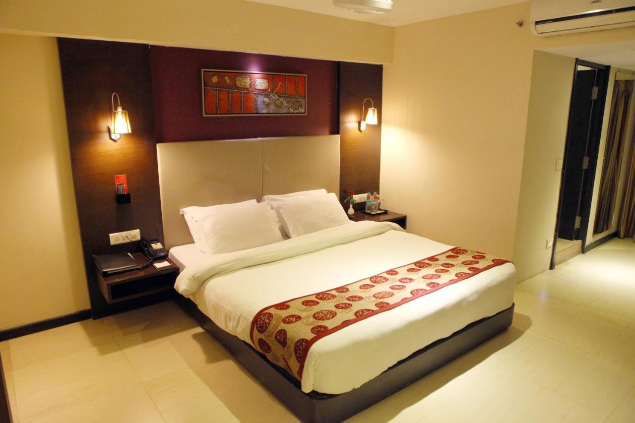 Lords Plaza Surat Hotel Exterior photo